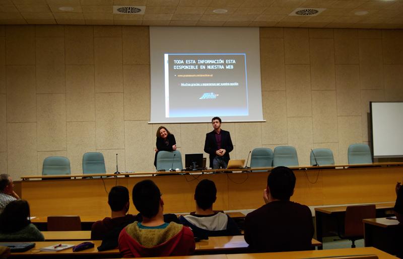 Pilar Bosch y Diego González ofrecen tiempo para preguntas (UJI)